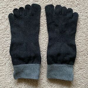 Earth Runners toe socks